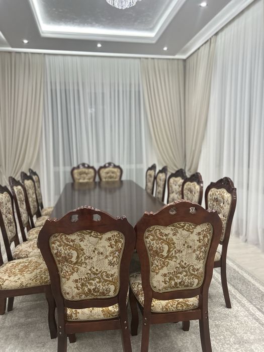 Стол орындықтарымен сатылады