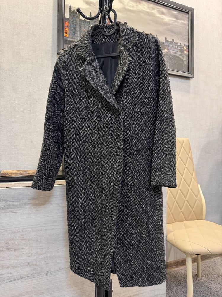 Продам пальто женское,б/у,в отличном состоянии. Размер 42,цена 5000 тг