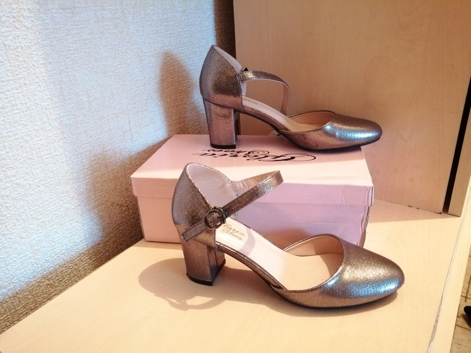 Туфли вечерние серебристые