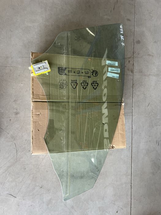 Geam fata dr Mercedes Cla W118 an 2022-2023