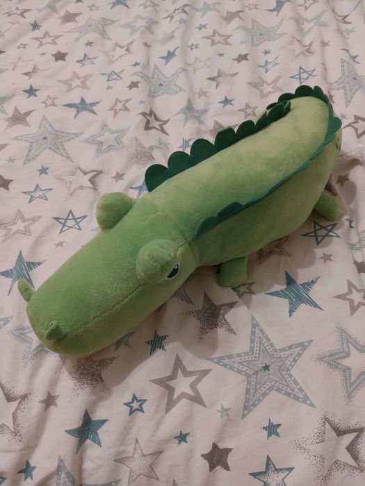 Плюшен крокодил.