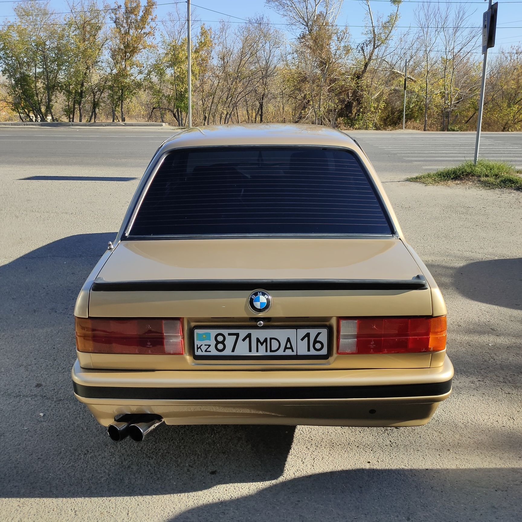 Продам автомобиль BMW E30