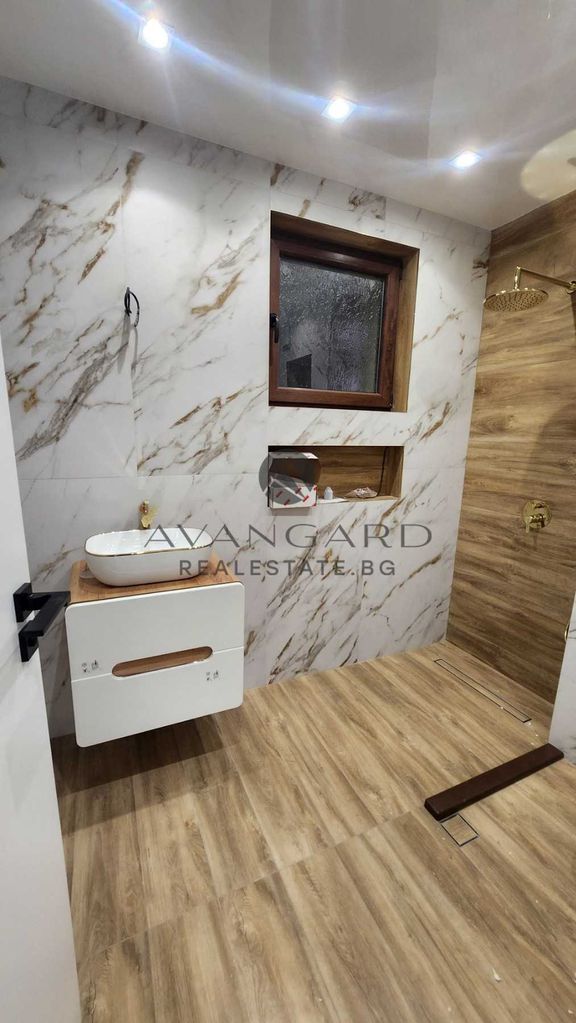 Продава се Четиристаен апартамент в Пловдив, Кючук Париж - 200 кв.м за 3500 €/кв.м - Снимка #15