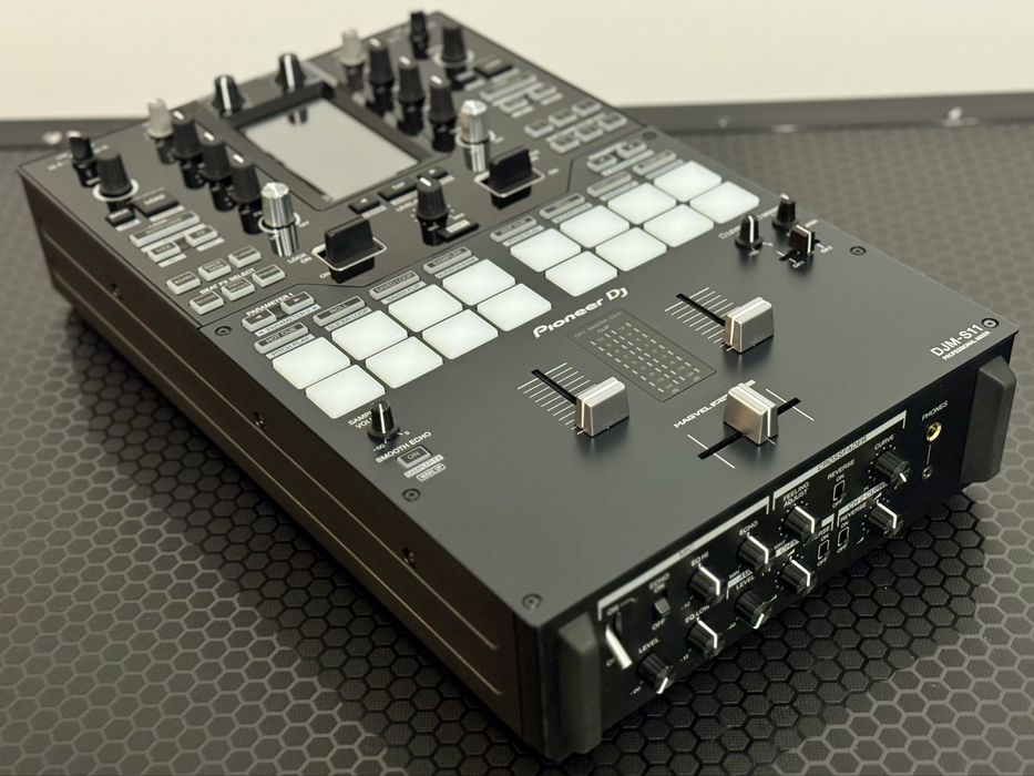 Vand Mixer Pioneer DJM S11 (stare excelentă)