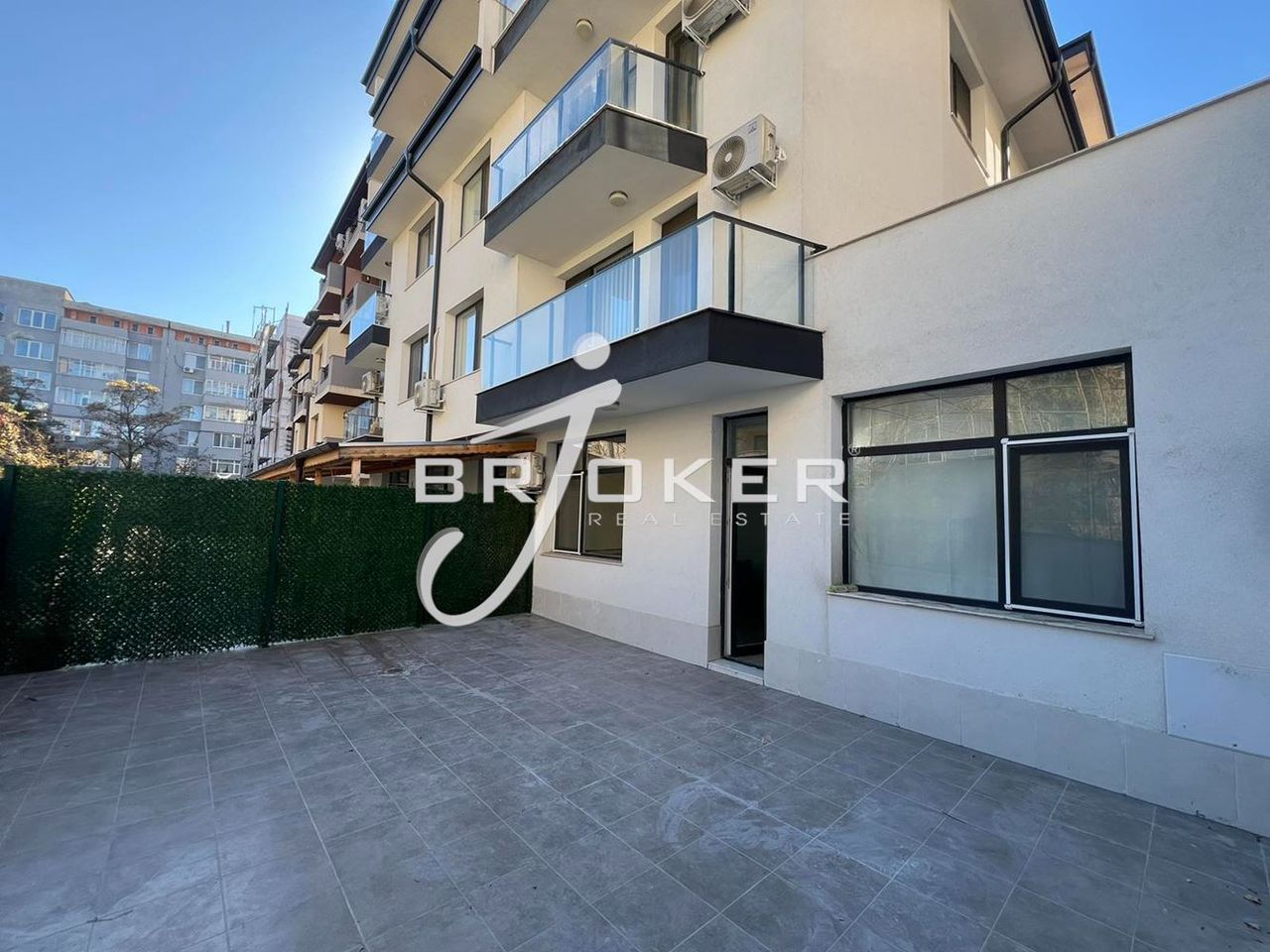 Продава се Двустаен апартамент в Кърджали, Център - 68 кв.м за 1471 €/кв.м - Снимка #4
