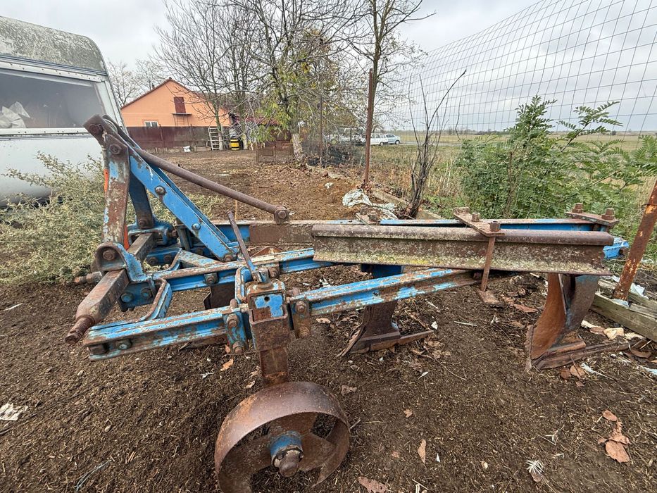 Vand/ schimb tractor u650 cu tot cu disc, plug, remorcuta