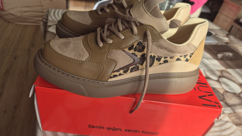 Чисто нови обукви ,39 номер