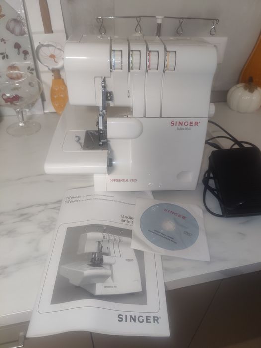 Masina de cusut triploc Singer