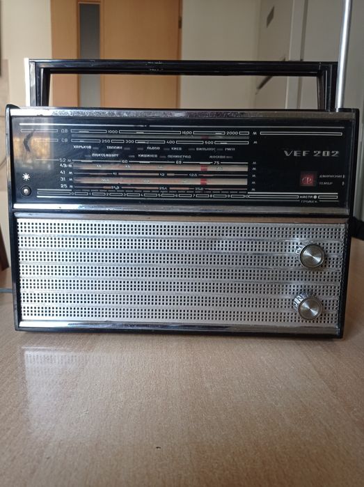 Radio VEF 202 funcțional