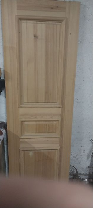продам новую дверь сосна.