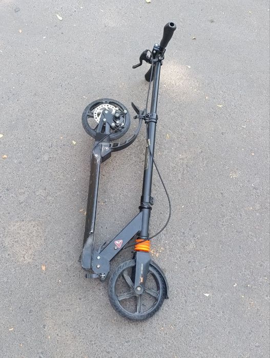 Самокат почти новый горячая цена