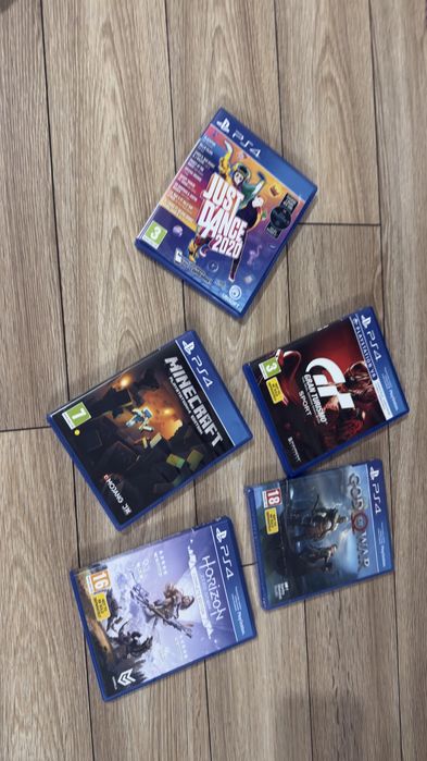 Комплект PlayStation 4slim с 2 контролера + VR + камера + 8 игри