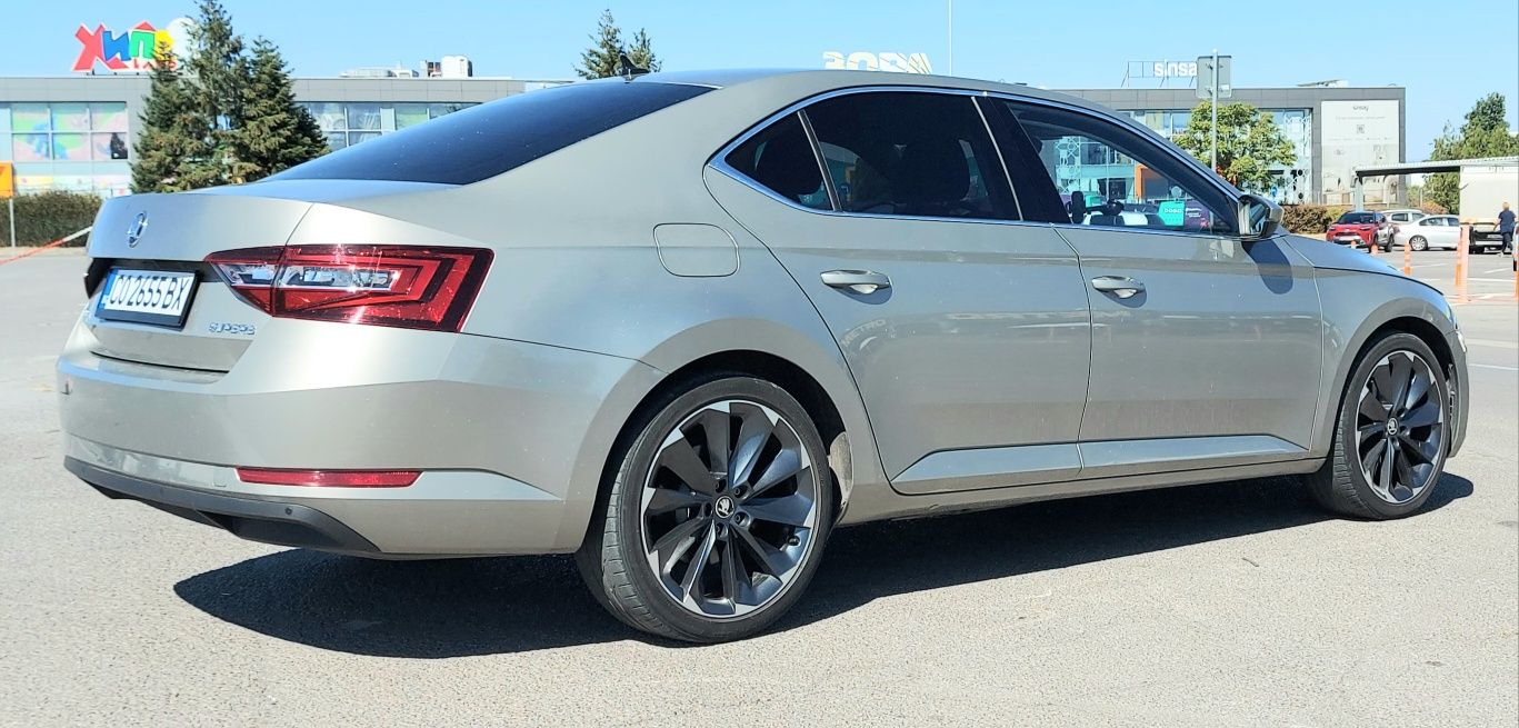 Реални 52.300 KM  Skoda Superb Шкода Суперб 1.8 TSI Bi-Xenon