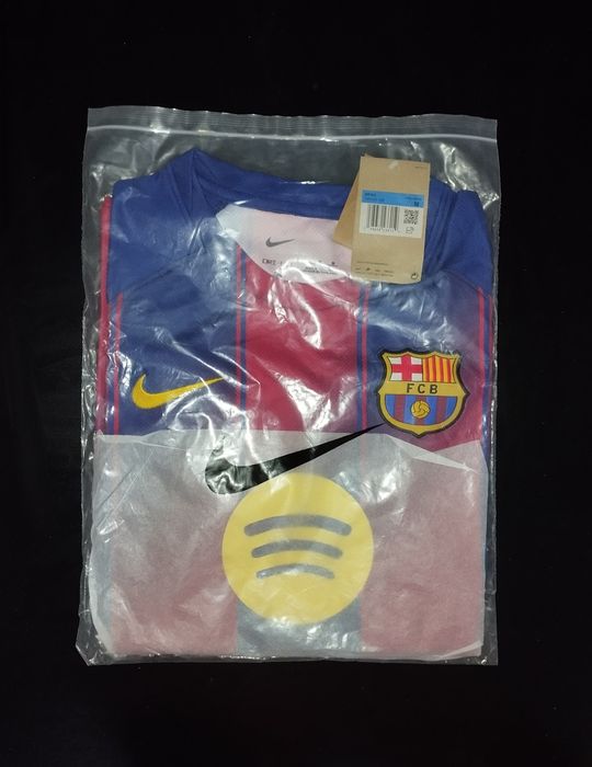 Тениска Барселона сезон 2025/2026