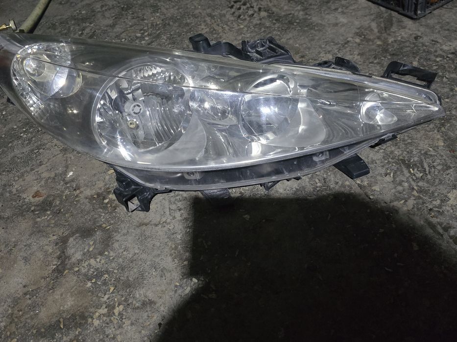 Фарове за пежо 207