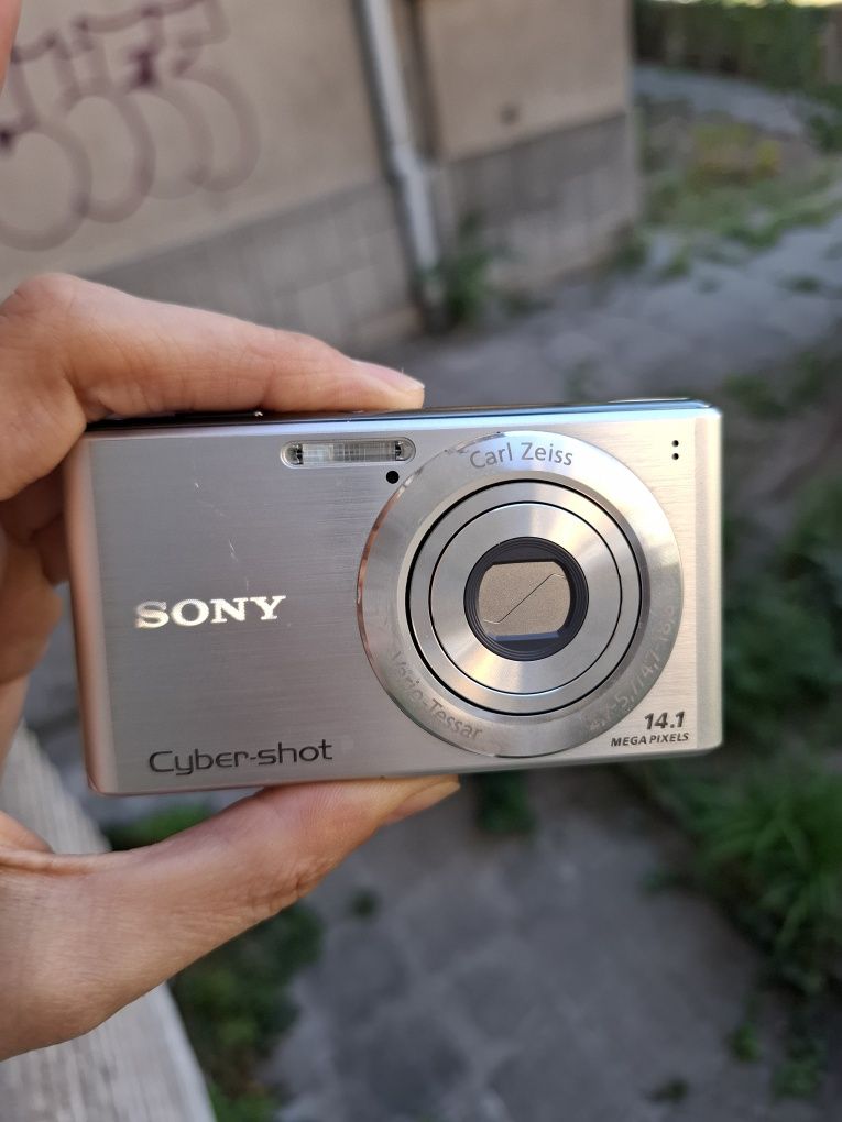 Комплект Компактен дигитален фотоапарат камера SONY Cybershot W530