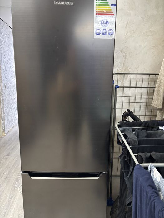 Холодильник на двоих самое то