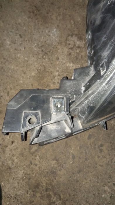 Ляв фар Мазда 3 седан