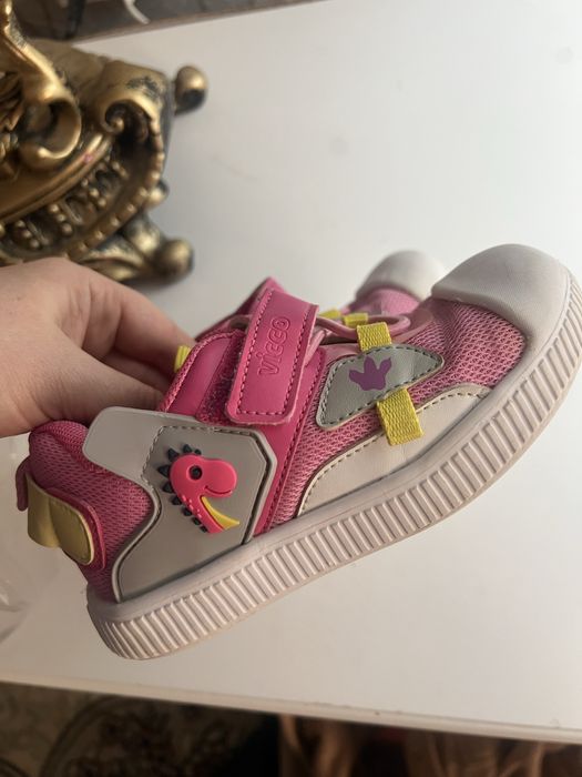 Кроссовки для девочек