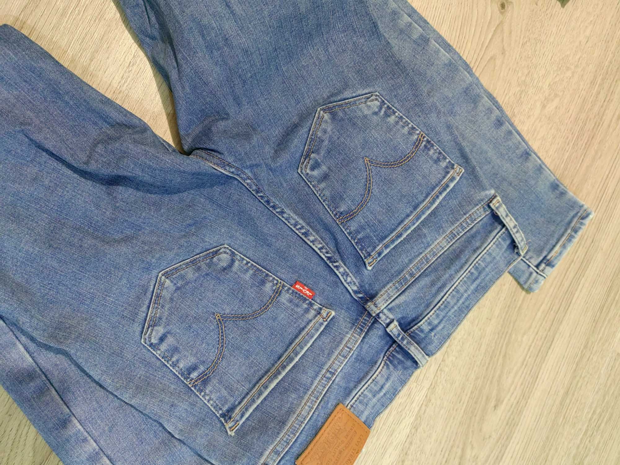 Дънки Levi's, Bershka, H&M и други