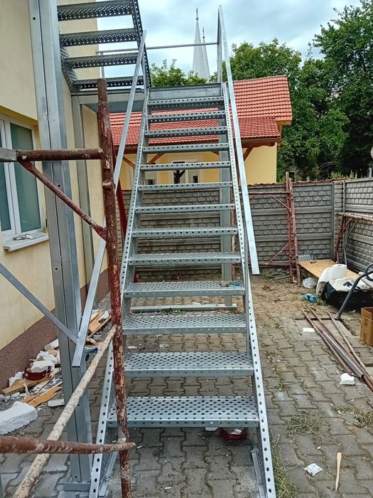 Scara metalica zincata de incendiu