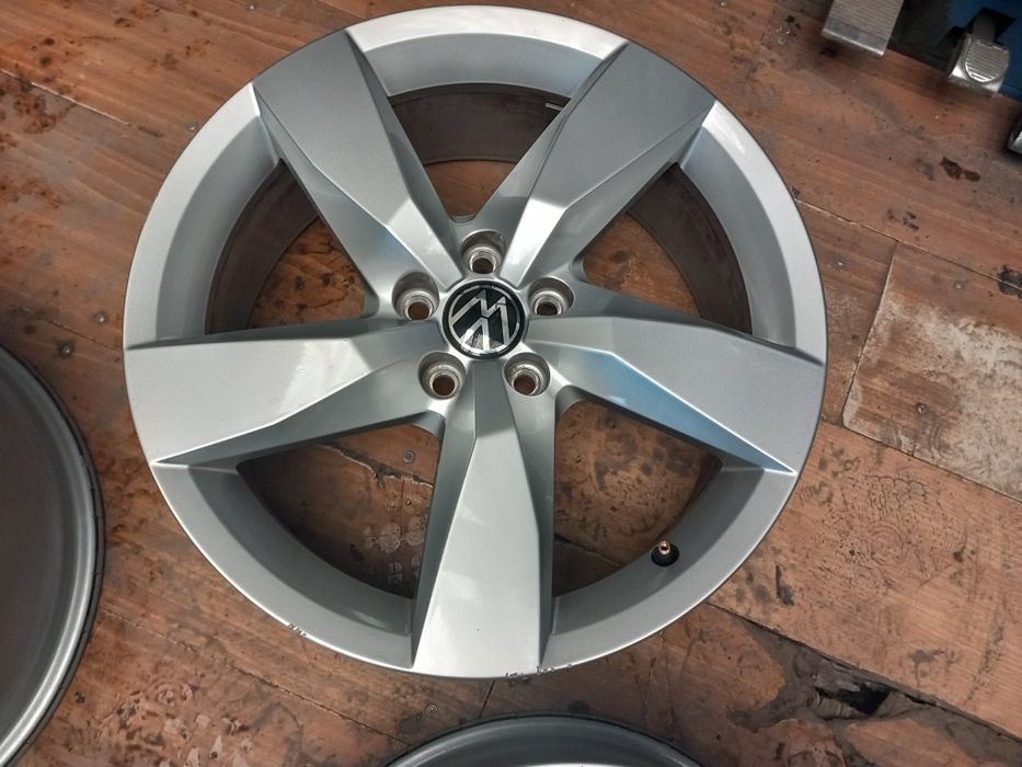 Jante vw r17  T Cross 5x100 et 39