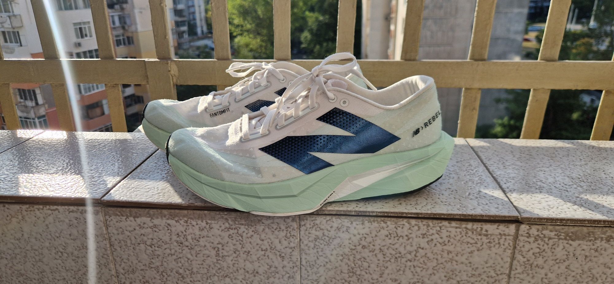 маратонки new balance