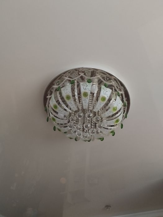 Продам люстру в отличном состоянии