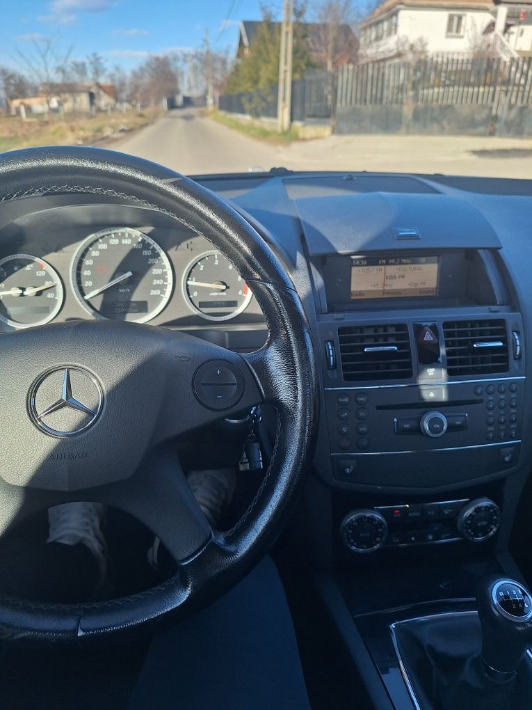 Vând Mercedes C220