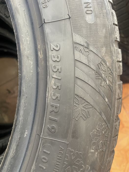 235 55 19 Dunlop