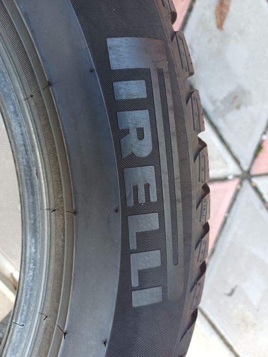 Vând 2 anvelope de iarna 225 55 r17 PIRELLI din 2023 rulate max 500 km