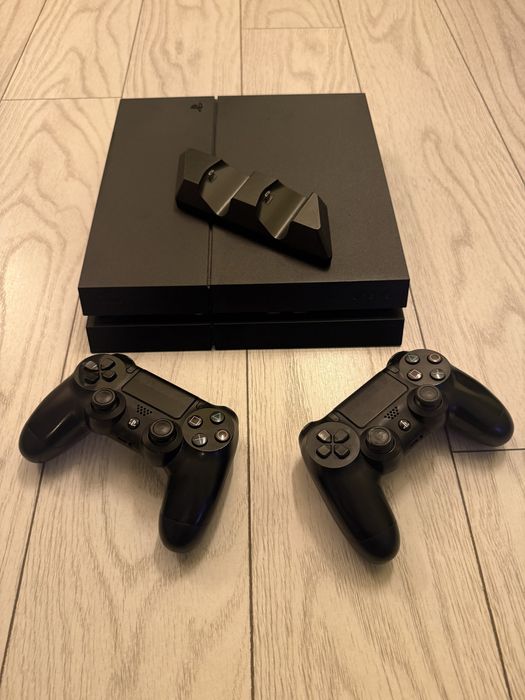 PlayStation 4 (PS4) 500GB + 2 controllere originale + stație încărcare
