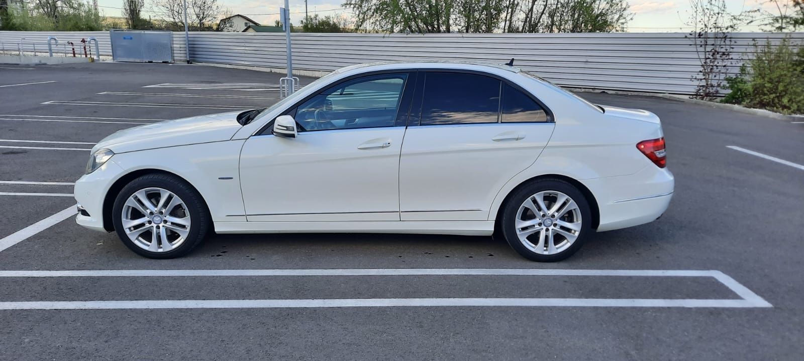 Mercedes-Benz C 180 BlueEFFICIENCY Avantgarde