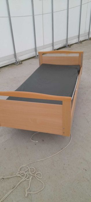 pat medical electric de spital cu saltea impermeabilă si telecomanda