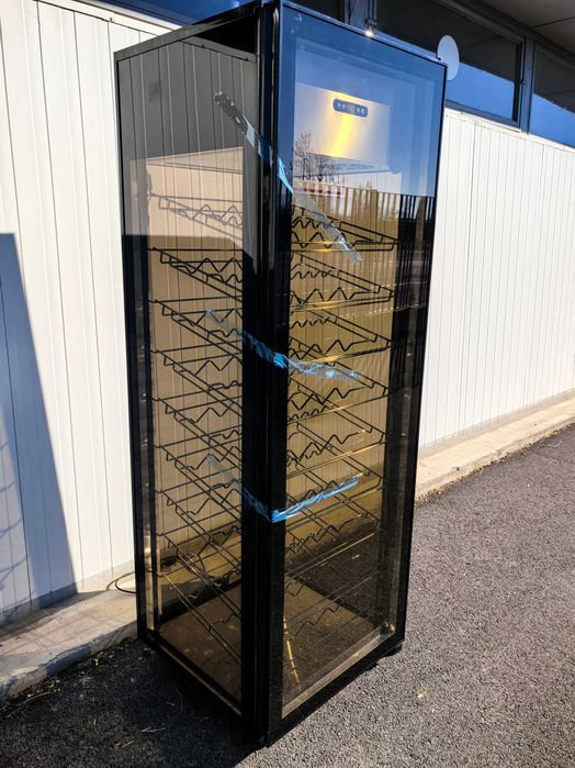 Хладилна витрина вертикална 400 литра, CL-400-2