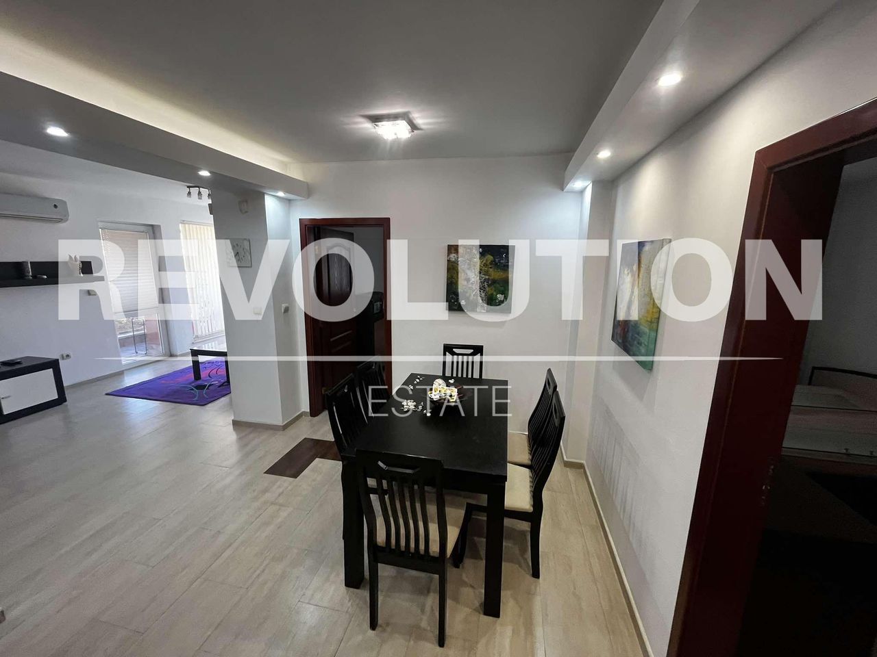 Дава се под наем Тристаен апартамент в Пловдив, Център - 90 кв.м за 475 € - Снимка #1