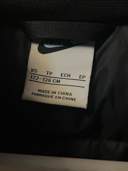 Черна грейка на Nike