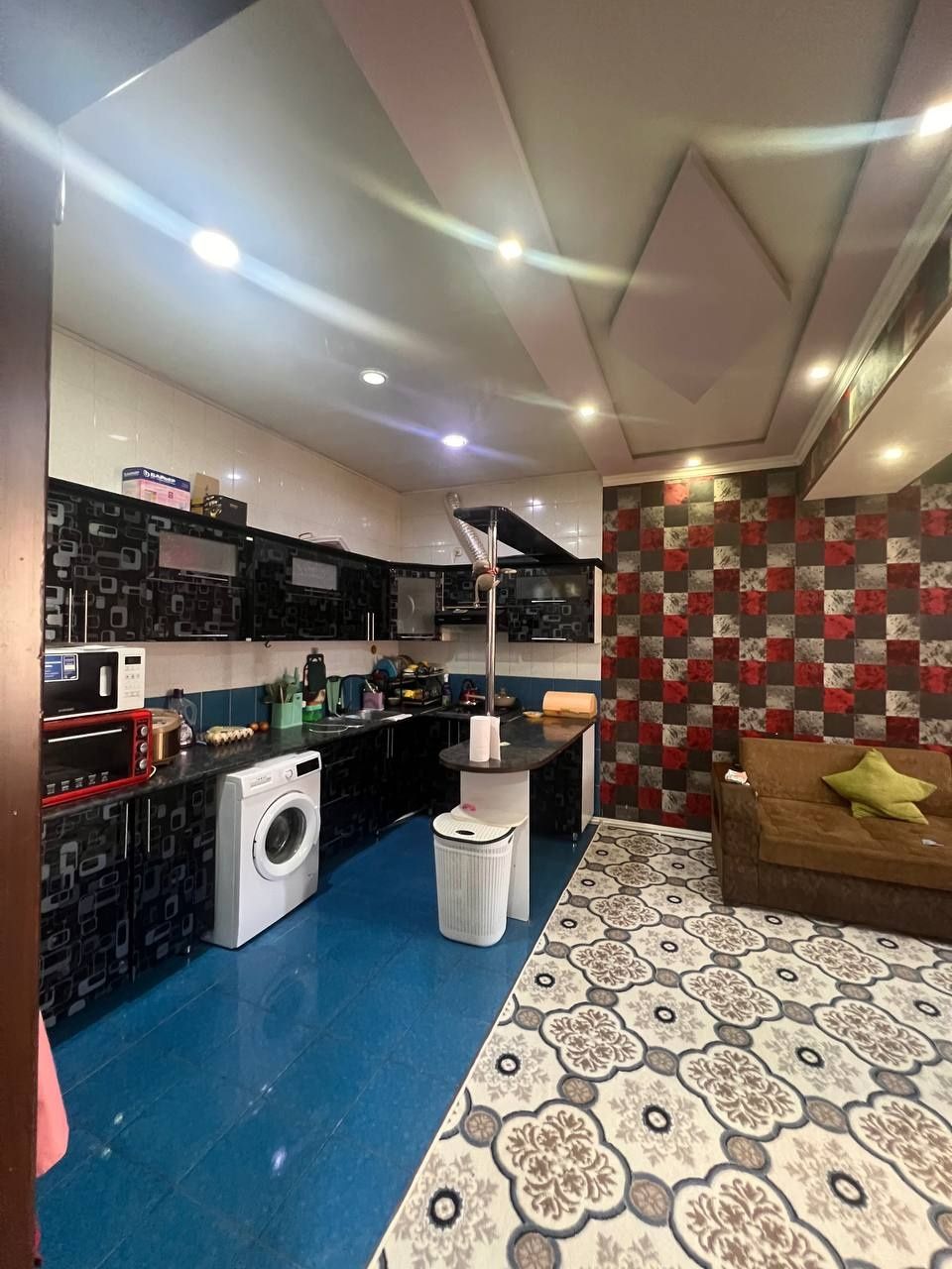 Piridastgir kirpichniy dom
3 etaj 2 xonalik 64 kv
Chinor restaran
Narx