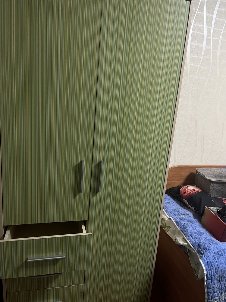 Продается гарнитур в детскую комнату