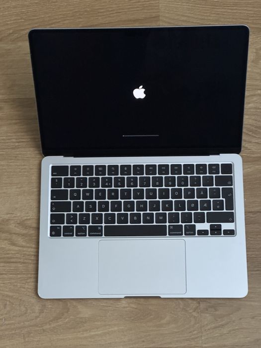 Apple Macbook Air M2 2022 silver defect, piese sau recarosare