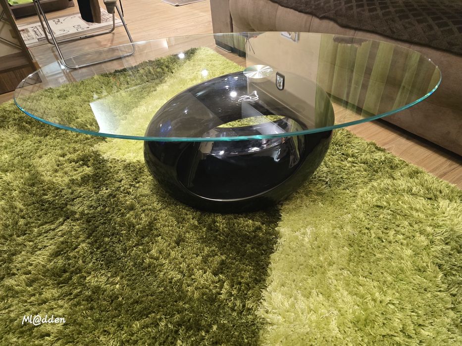 Стъклена холна маса