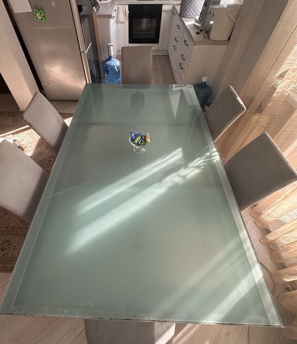 Стол со стульями