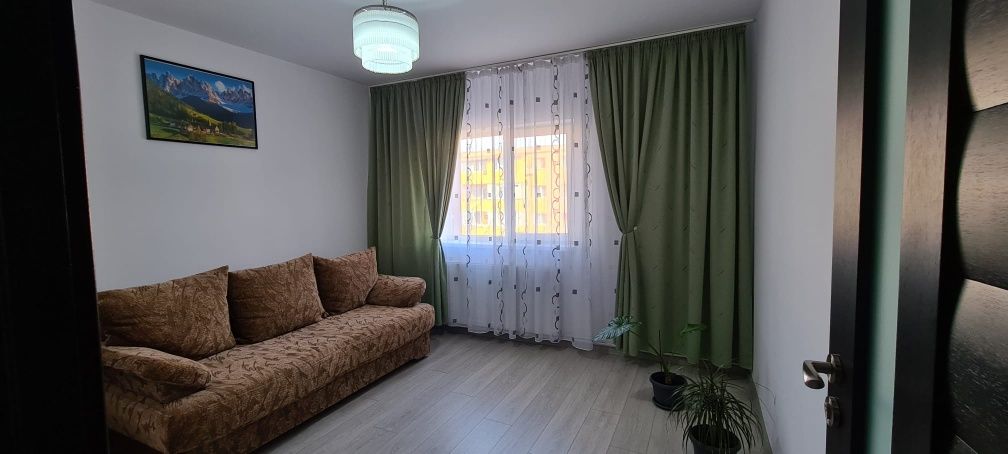 Vand apartament 4 camere mobilat partial