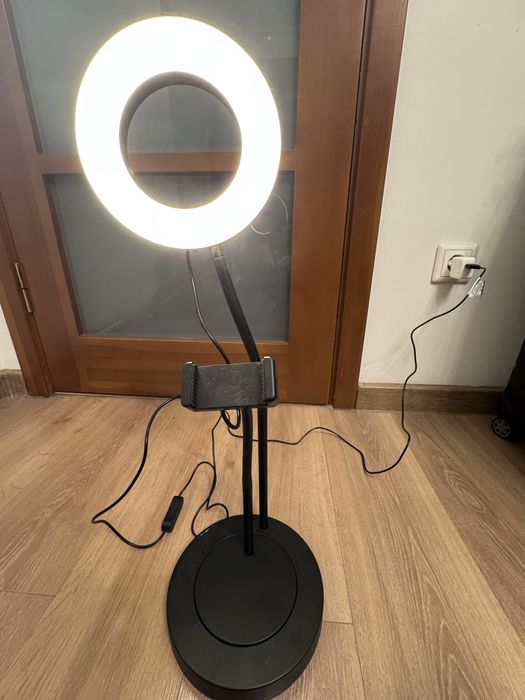 Кольцевая лампа с держателем для телефона Ikea