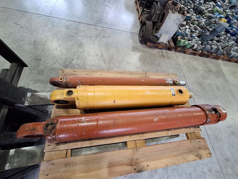 Хидравлични цилиндри