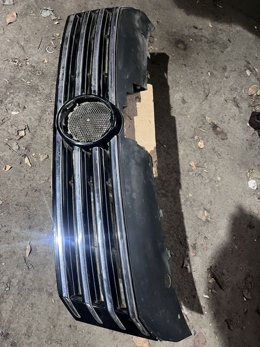 Grila fata Vw B7 an 2011 -2014