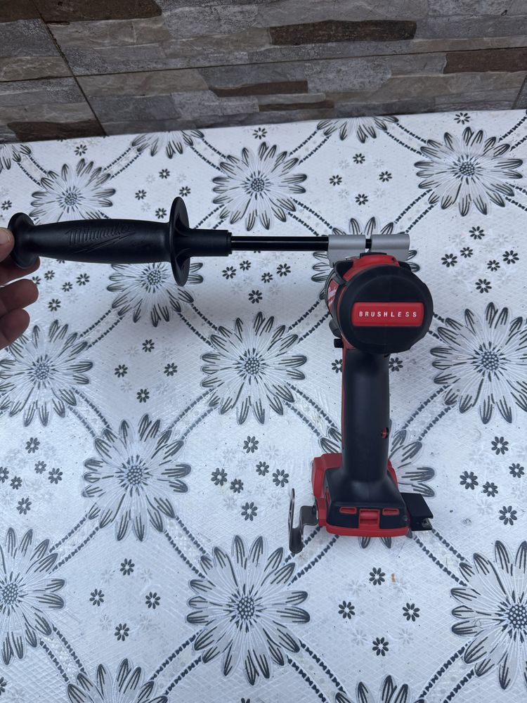 Акумулаторен винтоверт MILWAUKEE M18