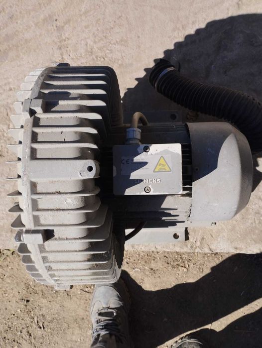 Vând pompă de apă cu motor electric trifazat, 2.2 Kw, 2860 RPM