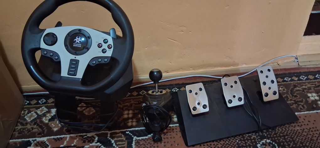 Vând volan cu pedale si schimbător si PS 4