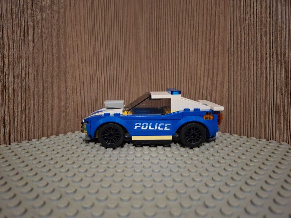 LEGO City Police 60242, Arest pe autostrada al politiei, 185 de piese